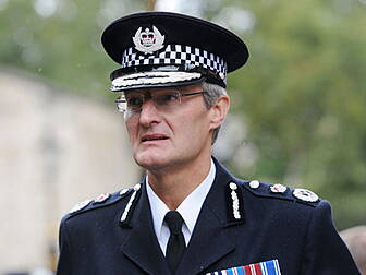 Police Chief suspended over Hi...